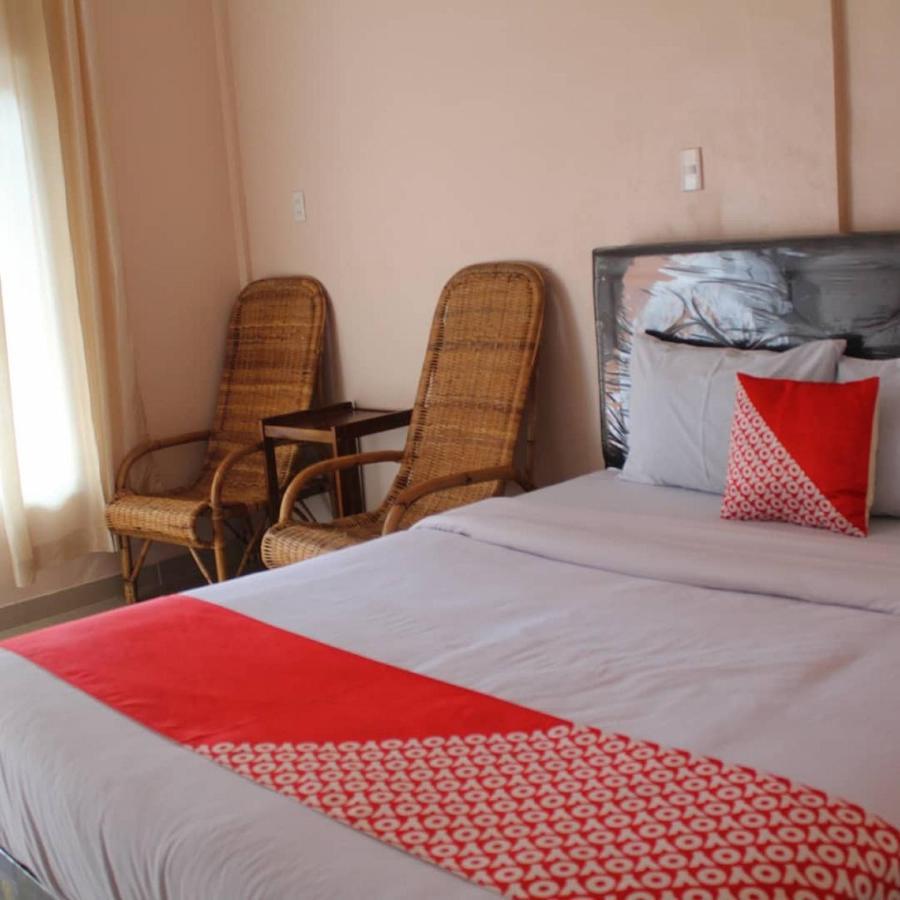 Oyo Flagship 2799 Berastagi Backpacker Rooms Eksteriør bilde